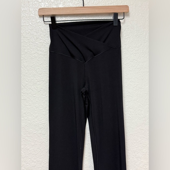 AERIE Black Hi-Rise Flare Leggings Size Medium Long - Picture 2 of 13